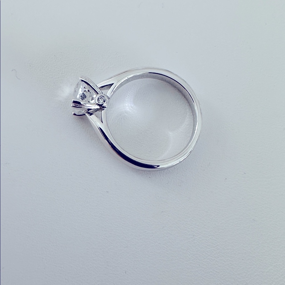 NEW white topaz white gold solitaire Ring - Picture 5 of 7